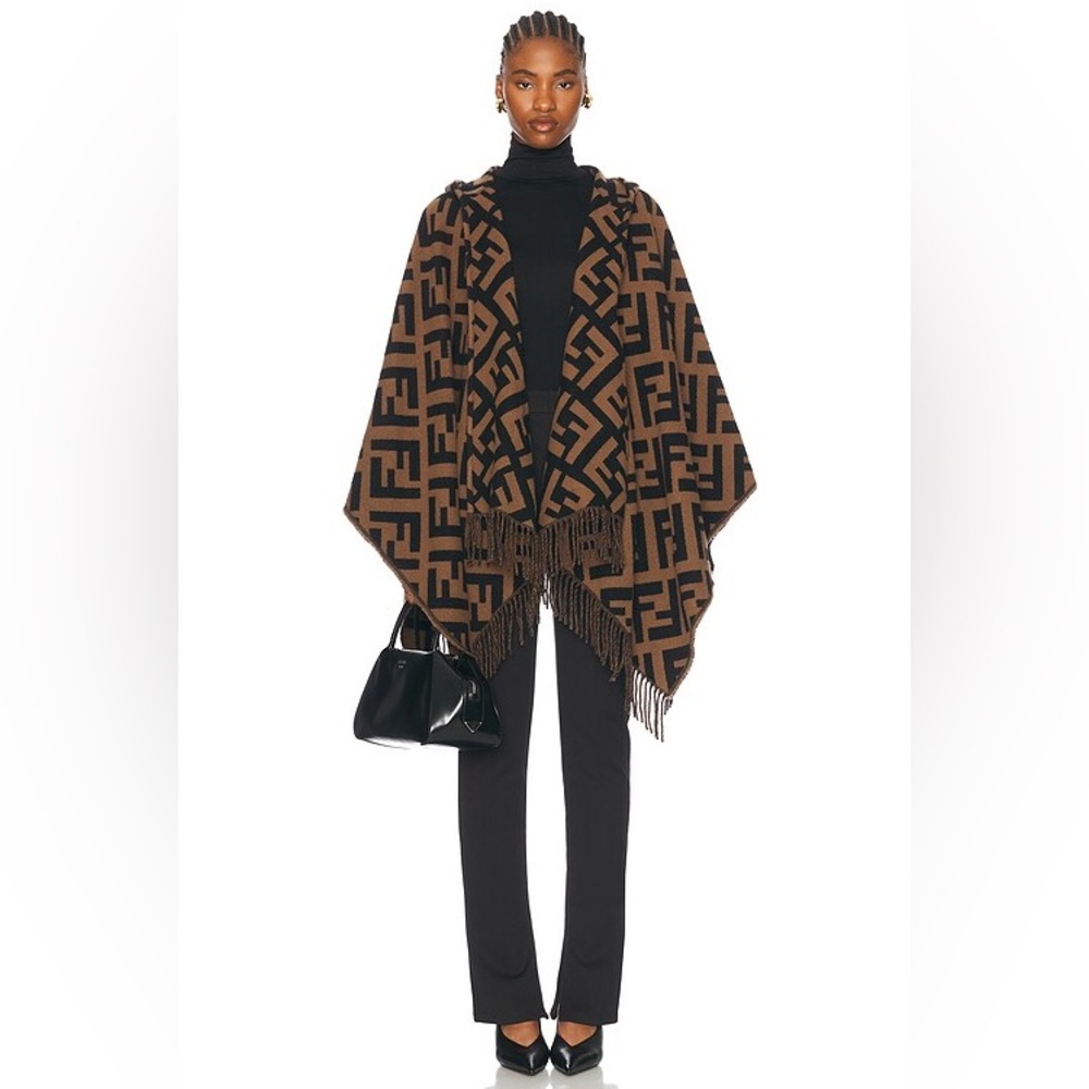 NEW FALL 26’ FENDI Roma 🤍 w/ Tags Reversible Shawl Brushed Poncho Scarf Wrap - Picture 1 of 17